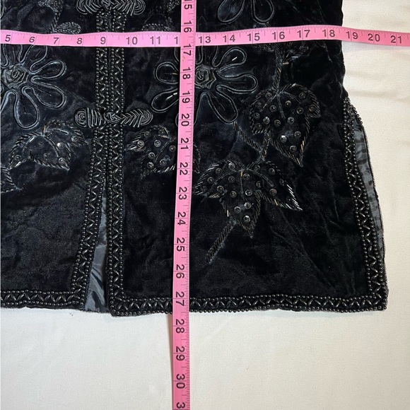 Vintage Rosoft Crushed Black Velvet Embroidered Floral Beaded Vest Size Medium - Picture 16 of 16